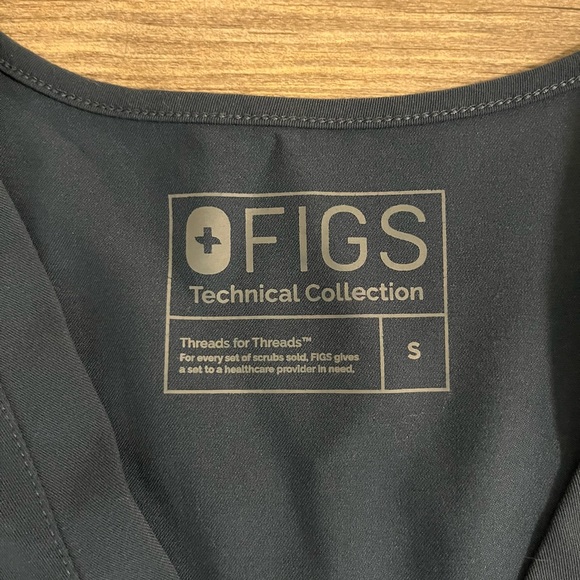 Figs Top 3 pocket casma top in blue-grey size Small - Picture 2 of 4
